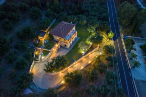 Paradise Home - On the Hill!